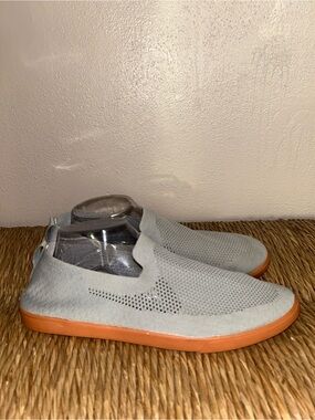 Suavs Men's Slip-On Knit Sneakers in Light Gray with Orange Sole